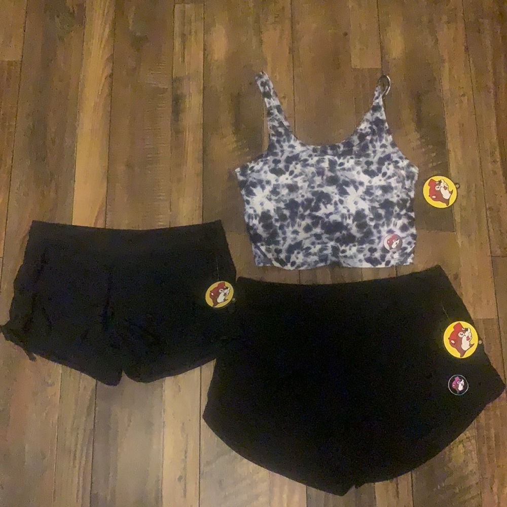 Buc-ee’s clothing bundle